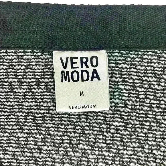 Vero Moda  Silver Black Mini Skirt size M Sparkly Geometric design 90s Y2k Party - Picture 7 of 14